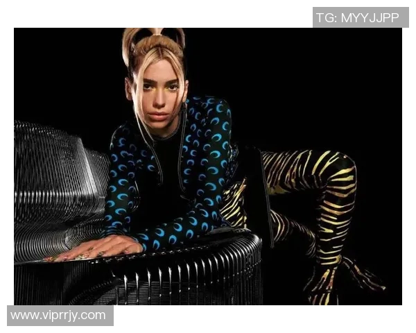 啪姐与足球明星的奇妙邂逅揭开了运动与时尚的完美融合之旅