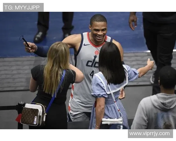 外国足球明星遭遇身份冒充事件引发球迷热议与媒体关注