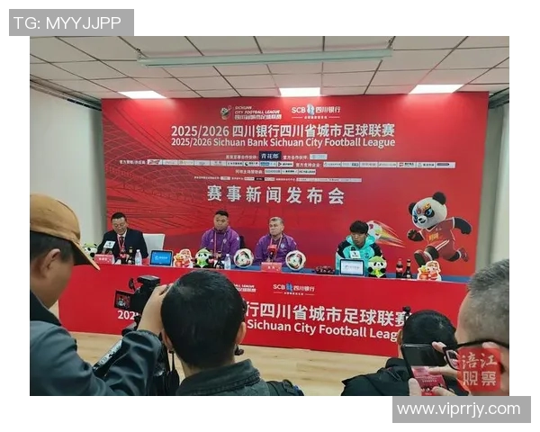 成都足球队与深圳足球队赛后复盘分析个人能力对比与表现总结